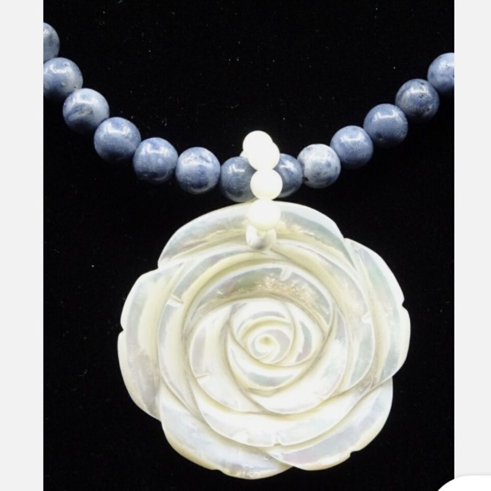 Vtg Lee Sands Blue Bead Necklace w/ White Mother of Pearl Floral with Earrings